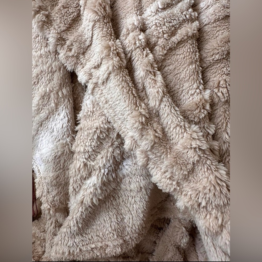 Throw blanket